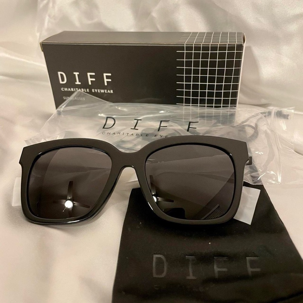 Diff Bella sunglasses.  Black. Oversized silhouette. Brand new, never worn.